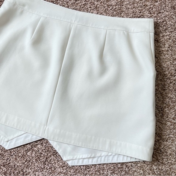 BCBGMAXAZRIA Off White Mini Skirt Asymmetrical Hem Small - Picture 9 of 12